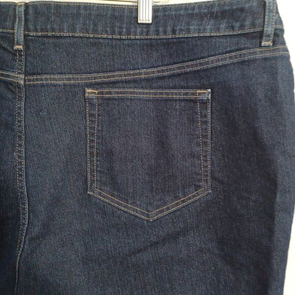 L.L. Bean Favorite Fit Straight Slimming Jeans Women’s Size 26 Blue Denim Capri - Picture 4 of 9